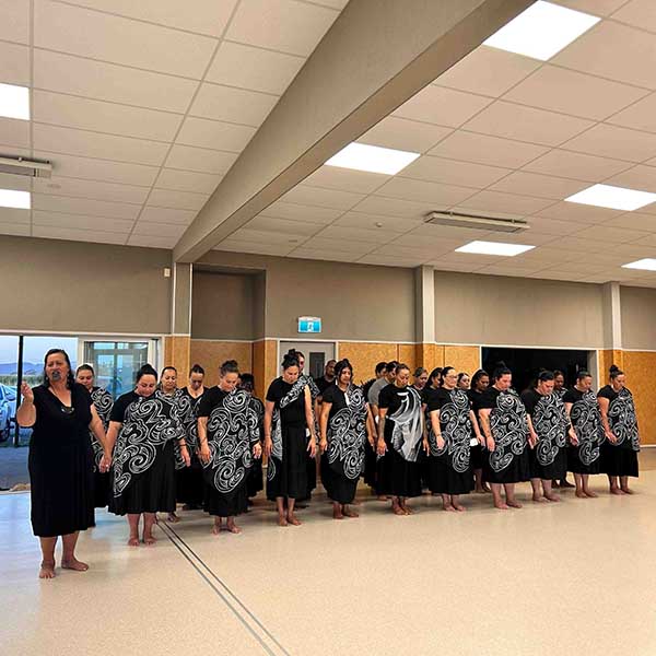Ngā Uri o Awanuiārangi Kapa Haka Prepare for Regionals